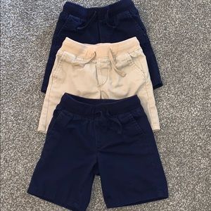 Pair of 3. Boys shorts - size 5t